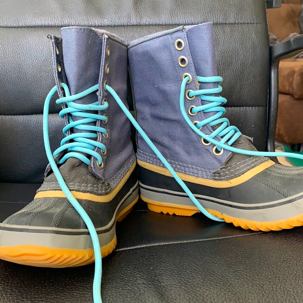 Women’s waterproof hiking boots